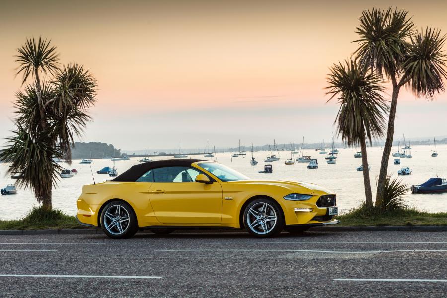  Ford Mustang GT Convertible 2018 года  (UK) (фото 3 из 8)